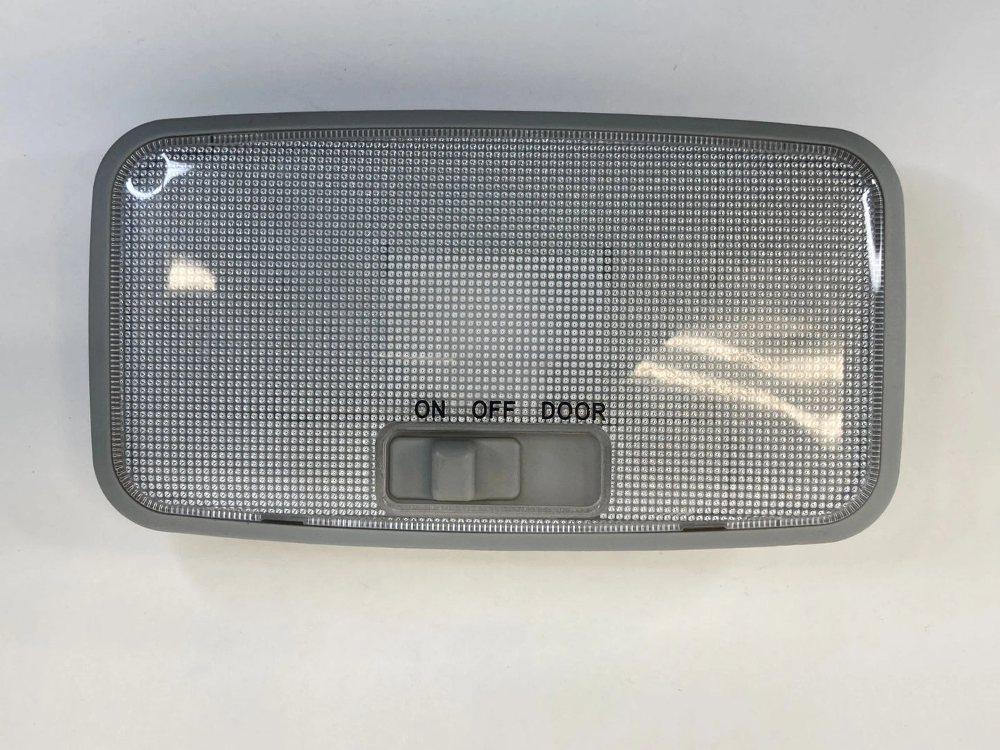 2009-2013 TOYOTA MATRIX REAR OVERHEAD CONSOLE DOME LIGHT MAP LAMP