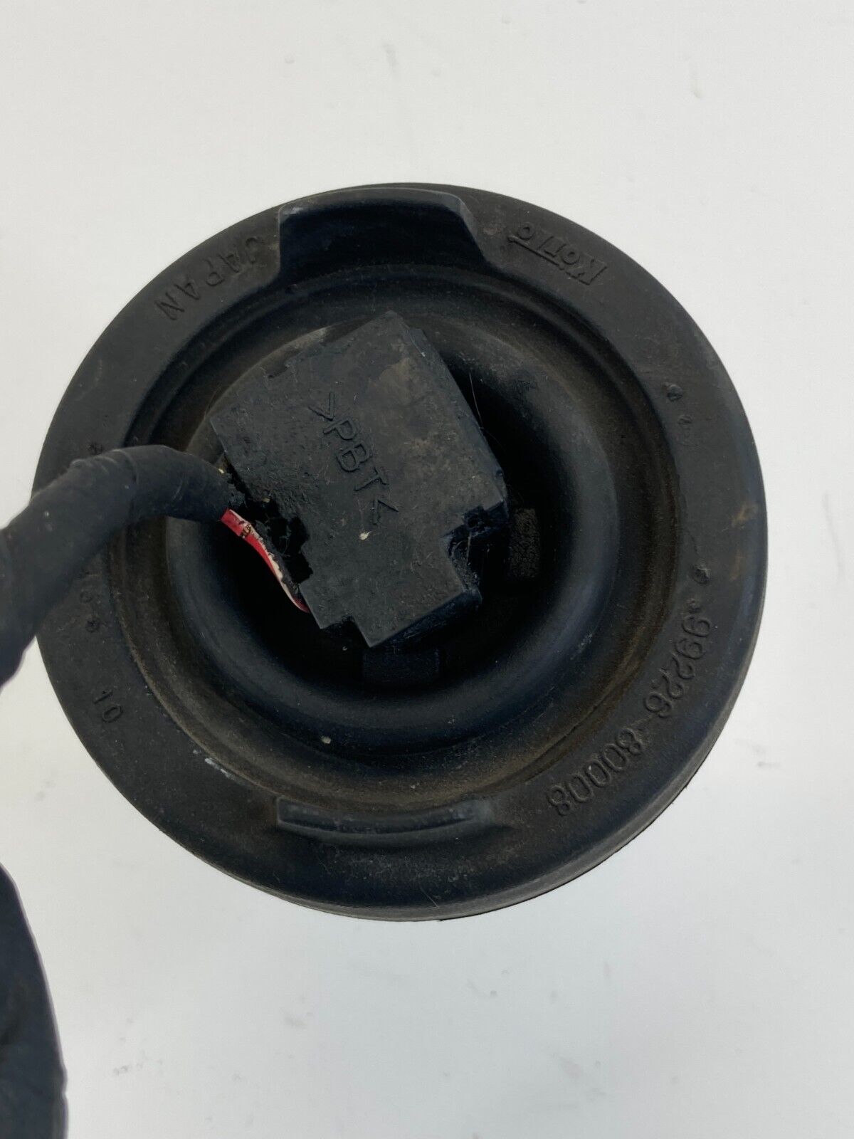 2000-2004 Nissan Pathfinder Right Side Socket Headlamp Bulb & Retainer Assy OEM