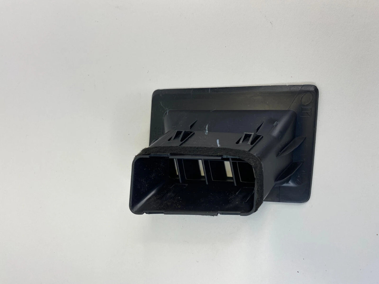 2014-2019 TOYORA COROLLA UPPER DASH RIGHT AIR VENT DEFROSTER NOZZLE 55962-02110