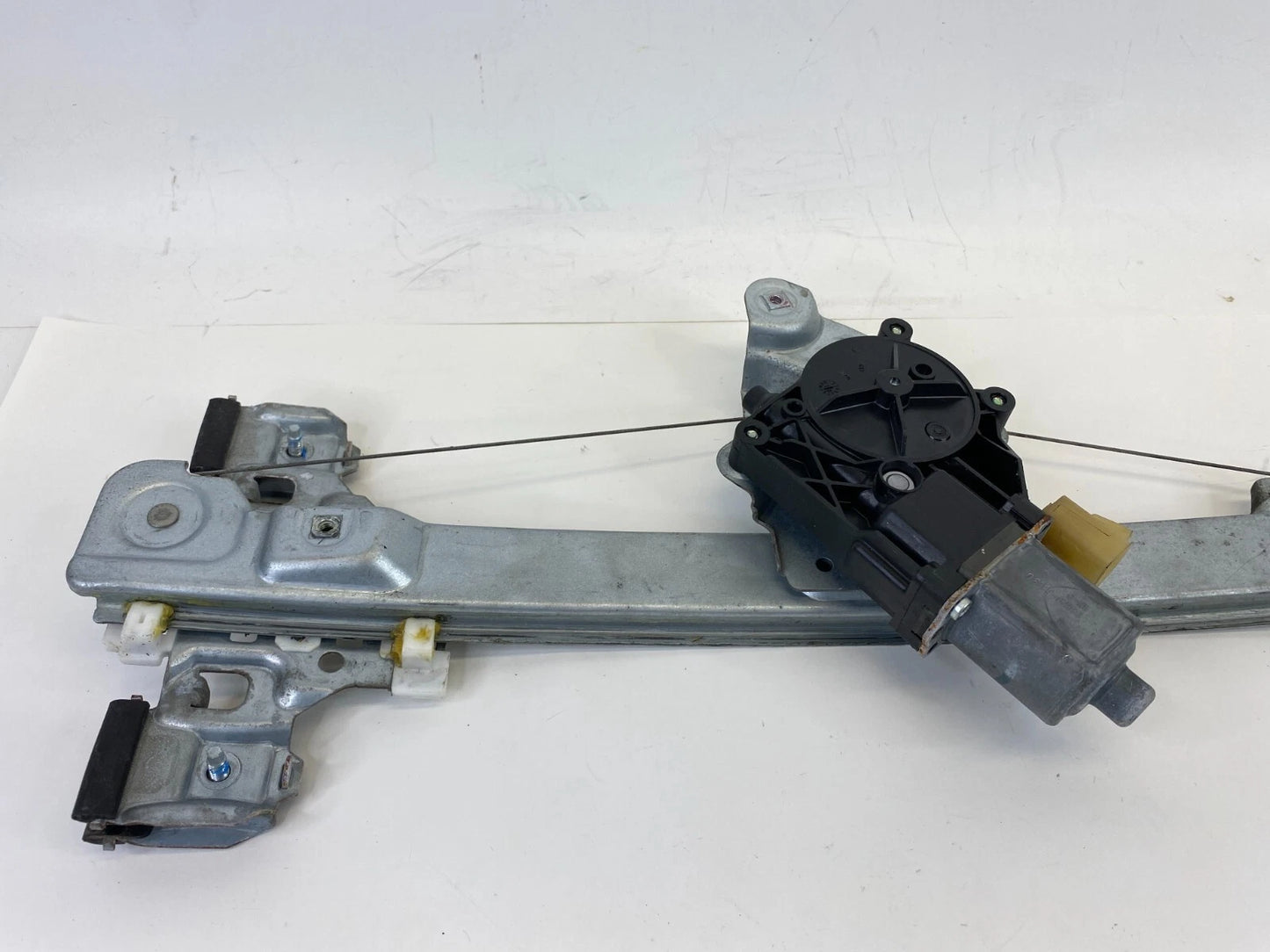 2010-2012 CADILLAC SRX REAR LEFT SIDE WINDOW REGULATOR W/ MOTOR 0130822709 OEM