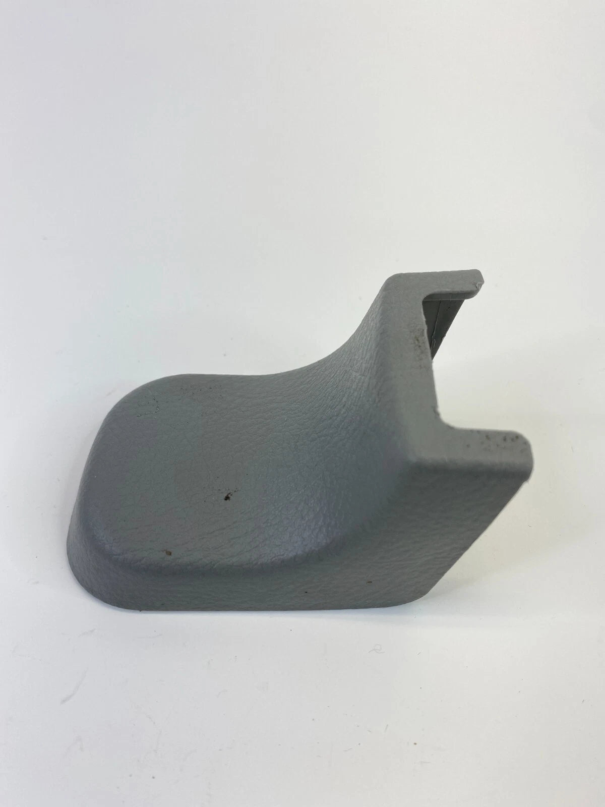 07-09 HYUNDAI SANTA FE FRONT SEAT RAIL TRACK MOUNTING COVER TRIM 88098-2B000 OEM