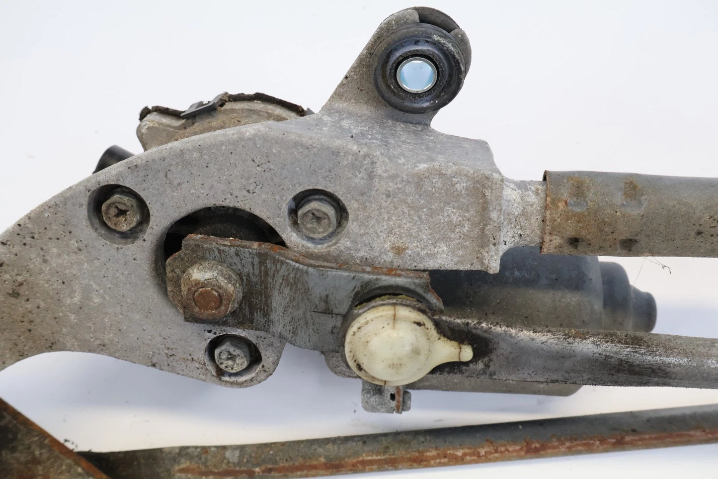 2010-2013 SUZUKI KIZASHI FRONT WINDSHIELD WIPER MOTOR W/ LINKAGE 38110-79J10