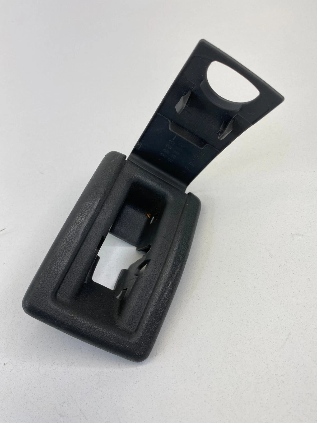 2004-2009 TOYOTA PRIUS CENTER REAR SEAT BACK CHILD ANCHOR COVER TRIM 72996-60110