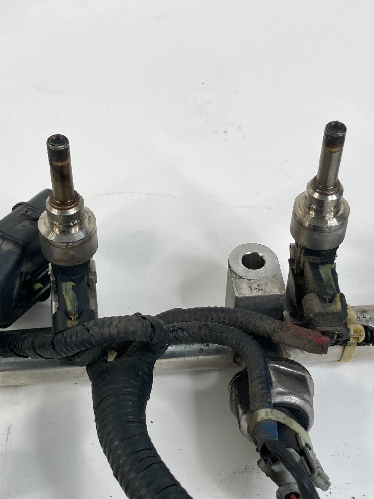 11-14 HYUNDAI SONATA 2.4L AT FUEL INJECTION RAIL LINE ASSEMBLY 35300-2G700 OEM