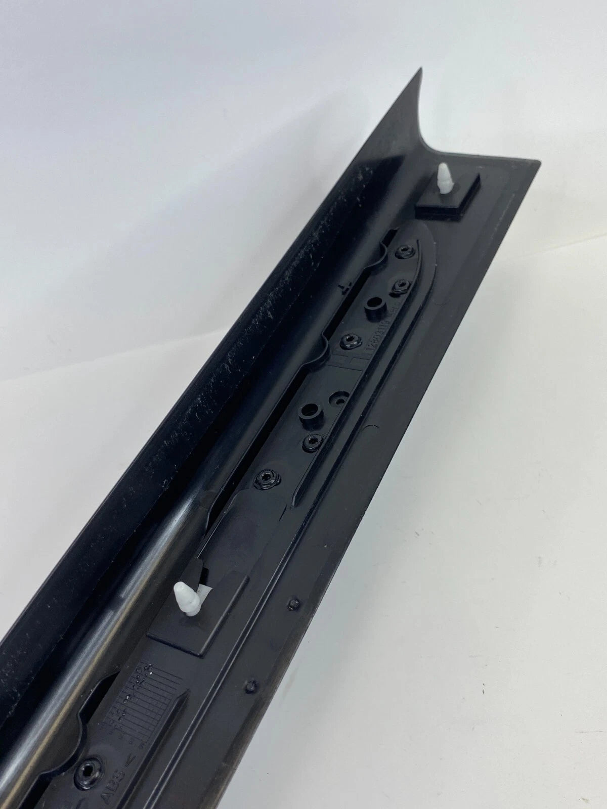 2004-2008 SAAB 9-3 FRONT RIGHT SIDE DOOR SCUFF PLATE STEP TRIM PANEL 12803117