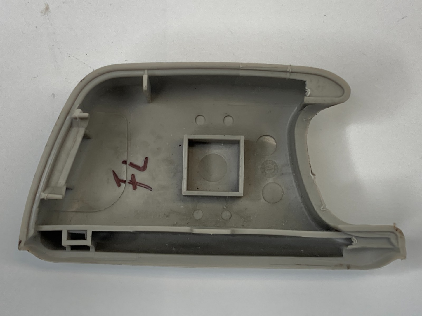 2007 Chrysler 300 Front Left Side Seat Belt Turning Loop Cover Trim 2024408 OEM