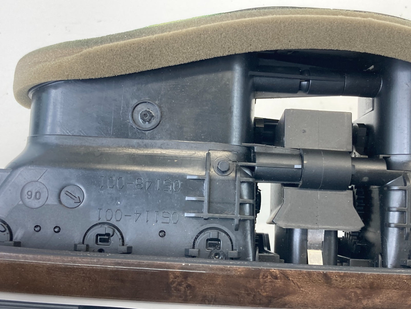 2004-2007 BMW 525i 2008-2010 BMW 535i Dash Right Side Trim Molding w/ Air Vents