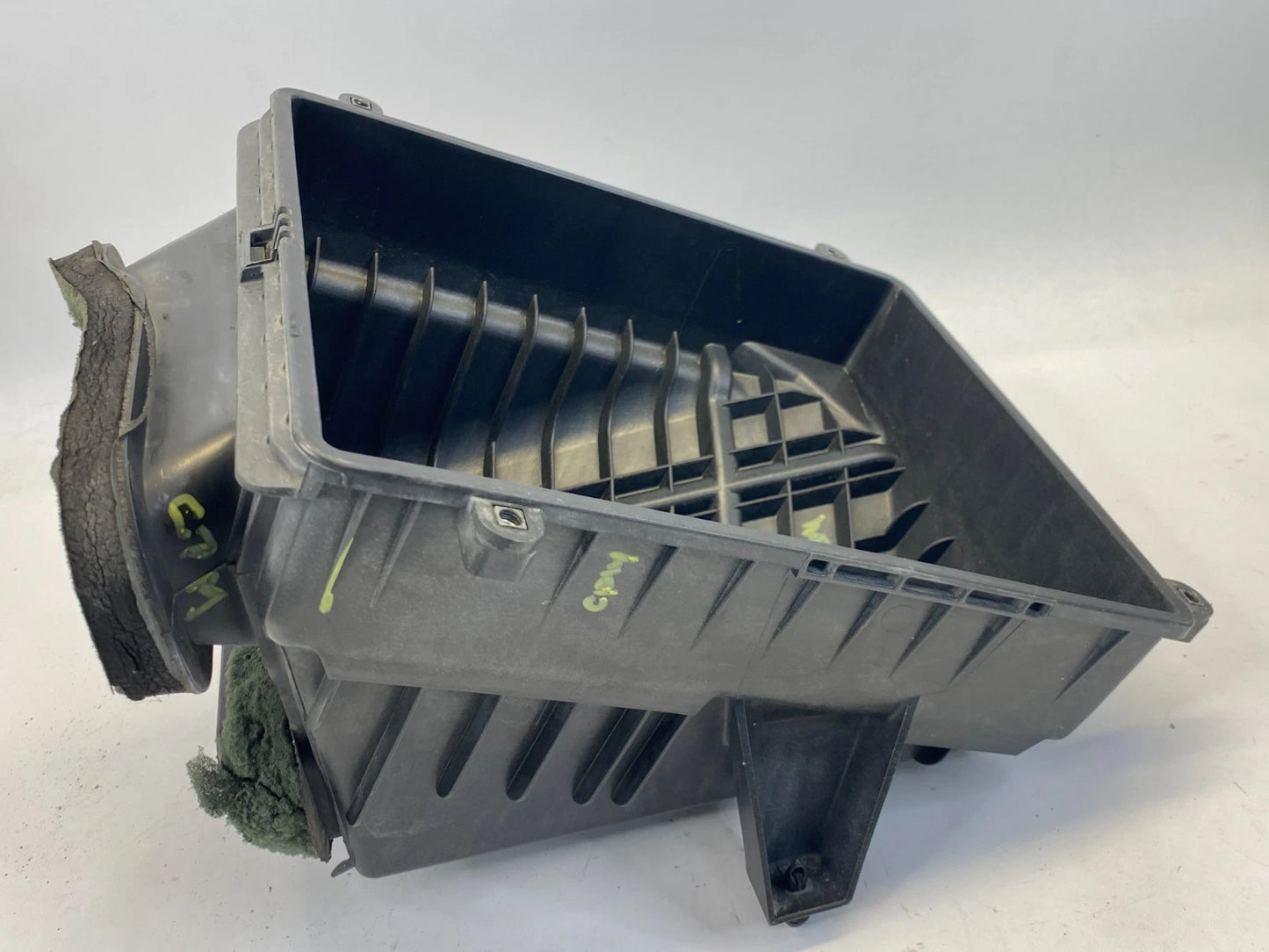 00-09 CHEVY TAHOE YUKON 5.3L AIR INTAKE CLEANER FILTER BOX UPPER COVER ASSY OEM