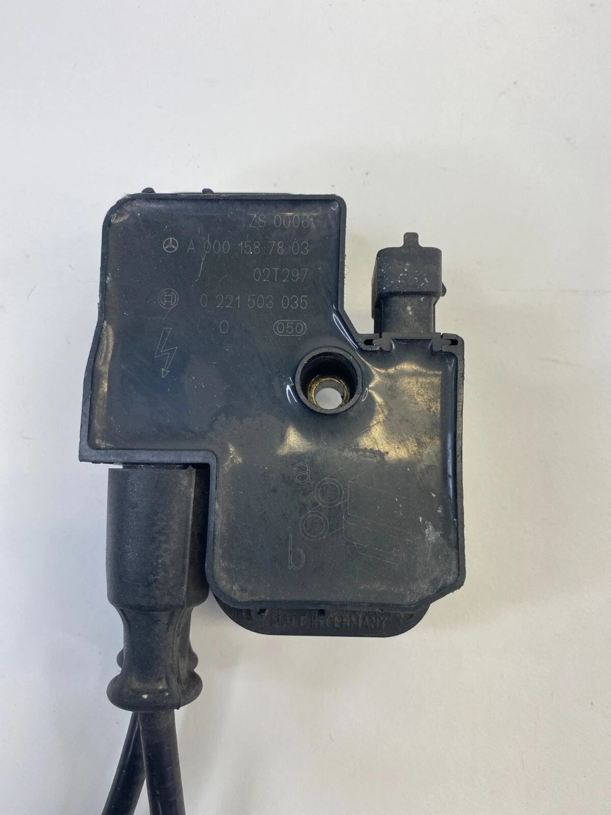 98-05 MERCEDES-BENZ E 320 3.2L AT ENGINE IGNITION COIL IGNITER A0001587803 OEM