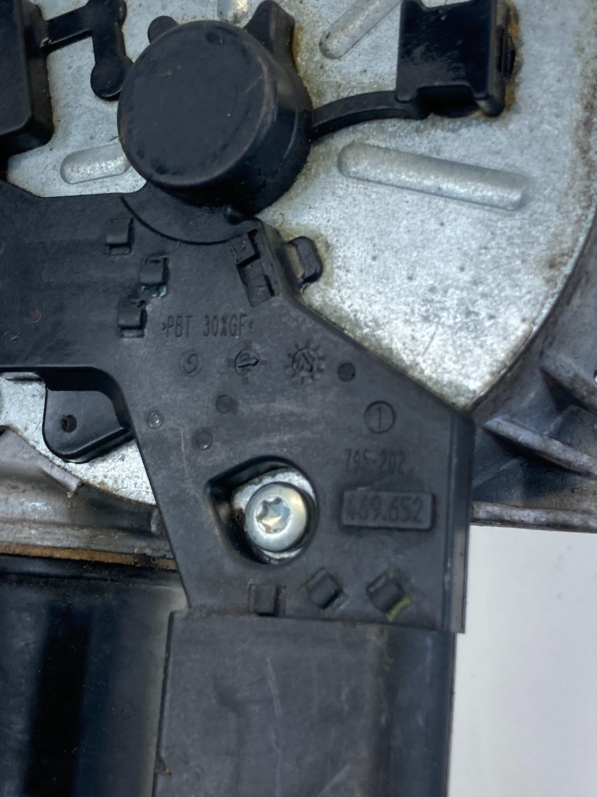 2004-2007 BMW 525i 530i Front Windshield Wiper Motor 6-987-475-01 OEM