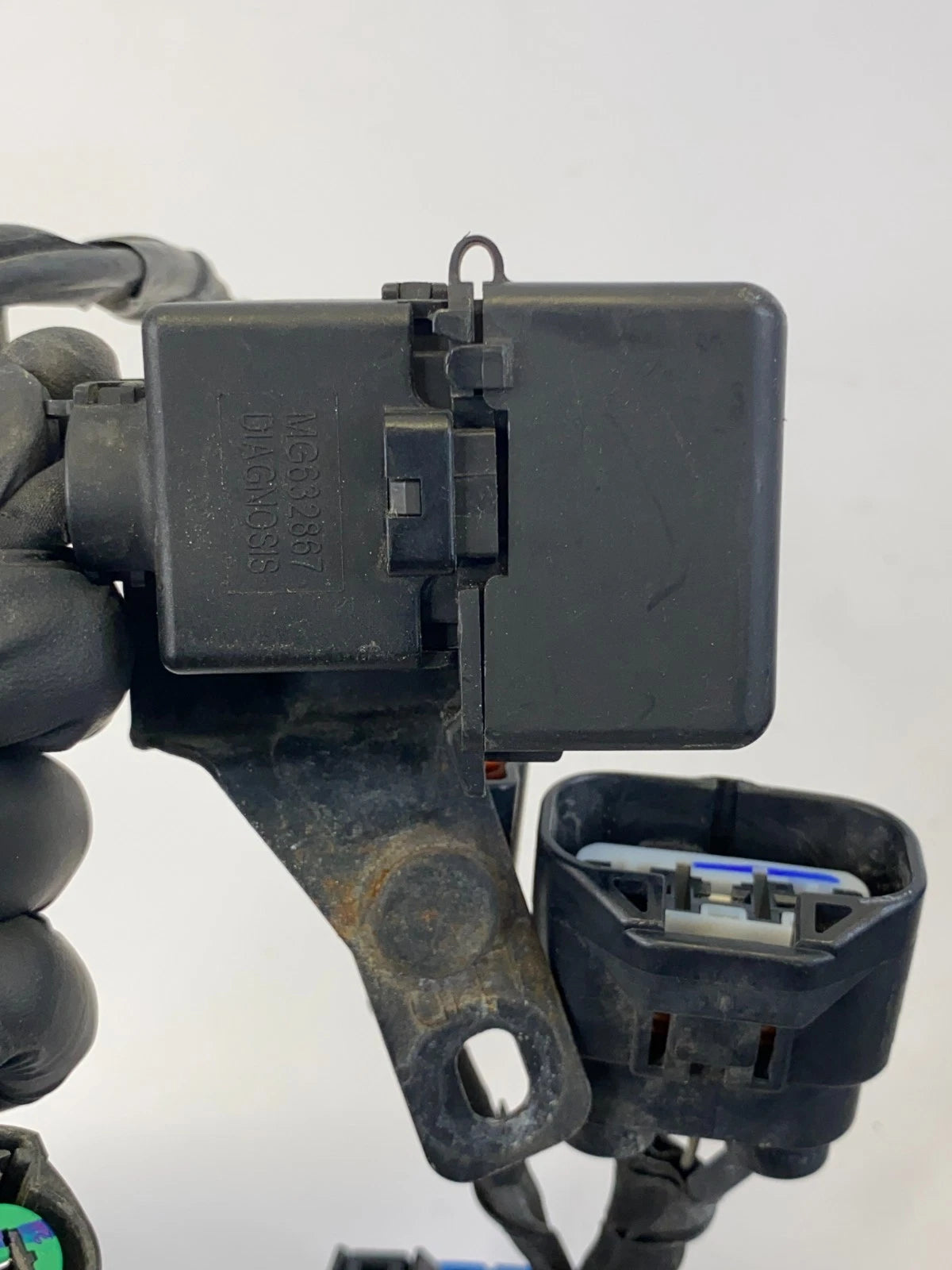 2014 2015 KIA SORENTO 3.3L ENGINE FUSE BOX RELAY JUNCTION MODULE OEM 91950-2W010
