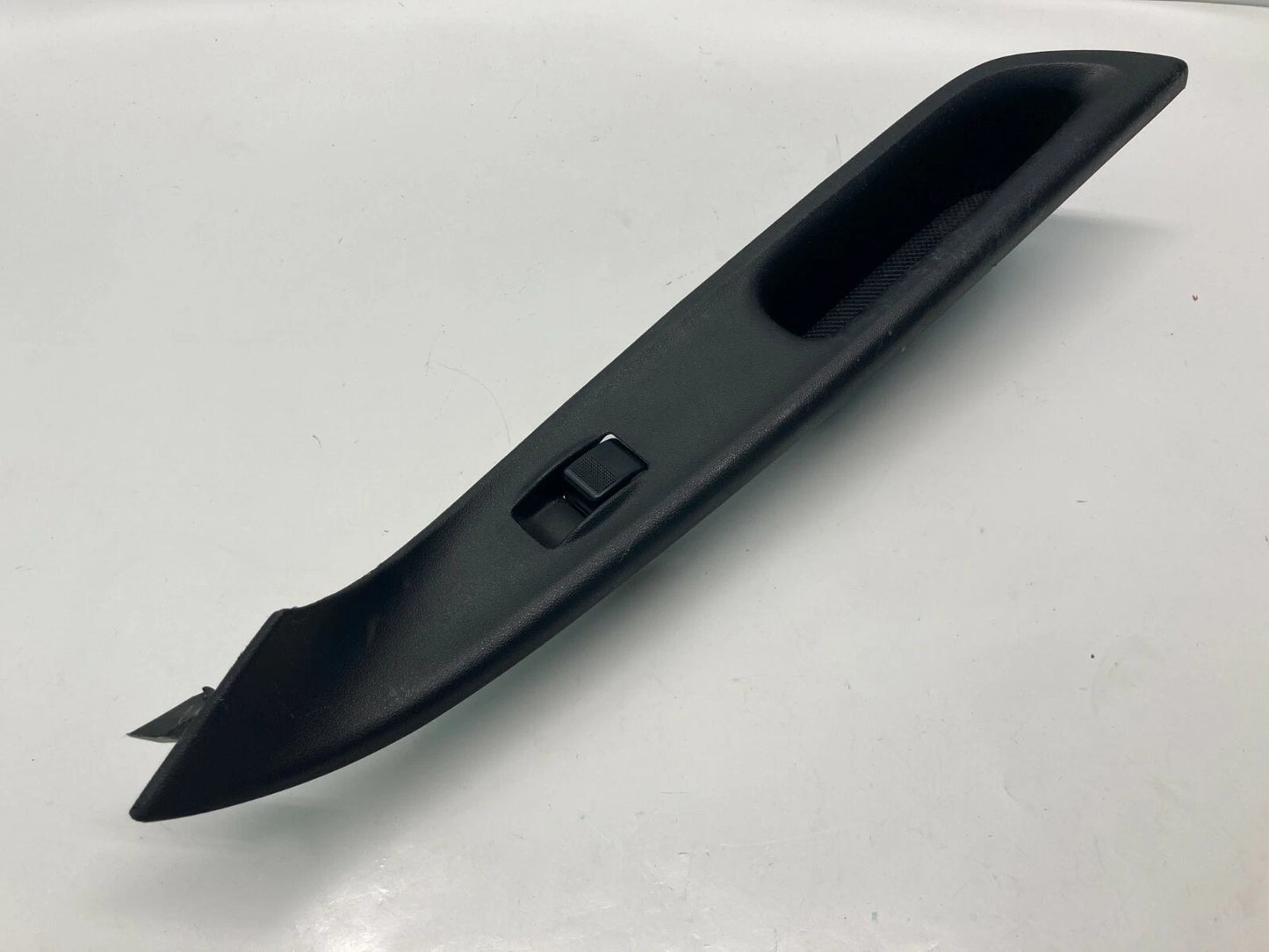 03-05 MAZDA 6 MAZDA6 FRONT PASSENGER SIDE WINDOW CONTROL SWITCH BEZEL GK2E684L1