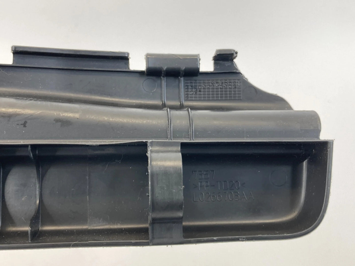 12-20 CHEVROLET SONIC FRONT SEAT TRACK RAIL END COVER CLOSURE PANEL L0266703AA