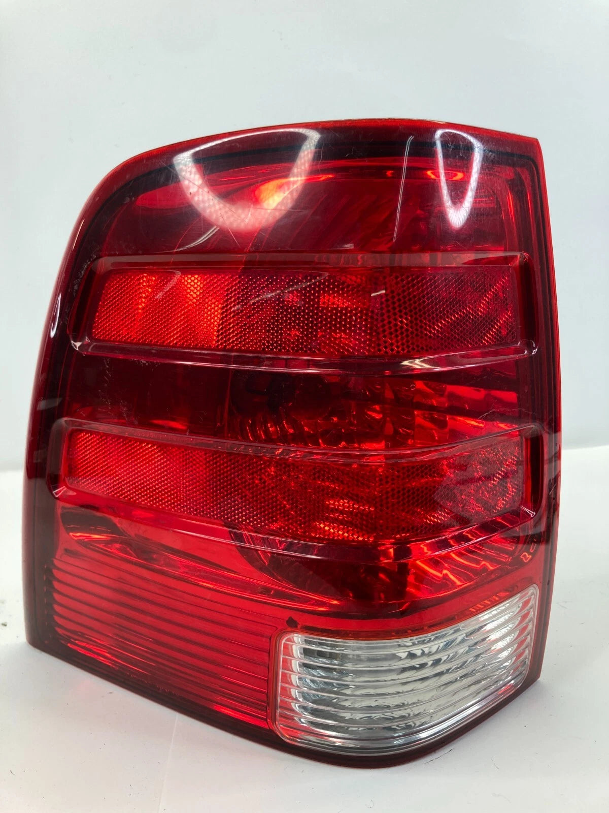 2003-2006 Ford Expedition Rear Left Side Taillight Tail Lamp Assy 2LIX-I3B505-A