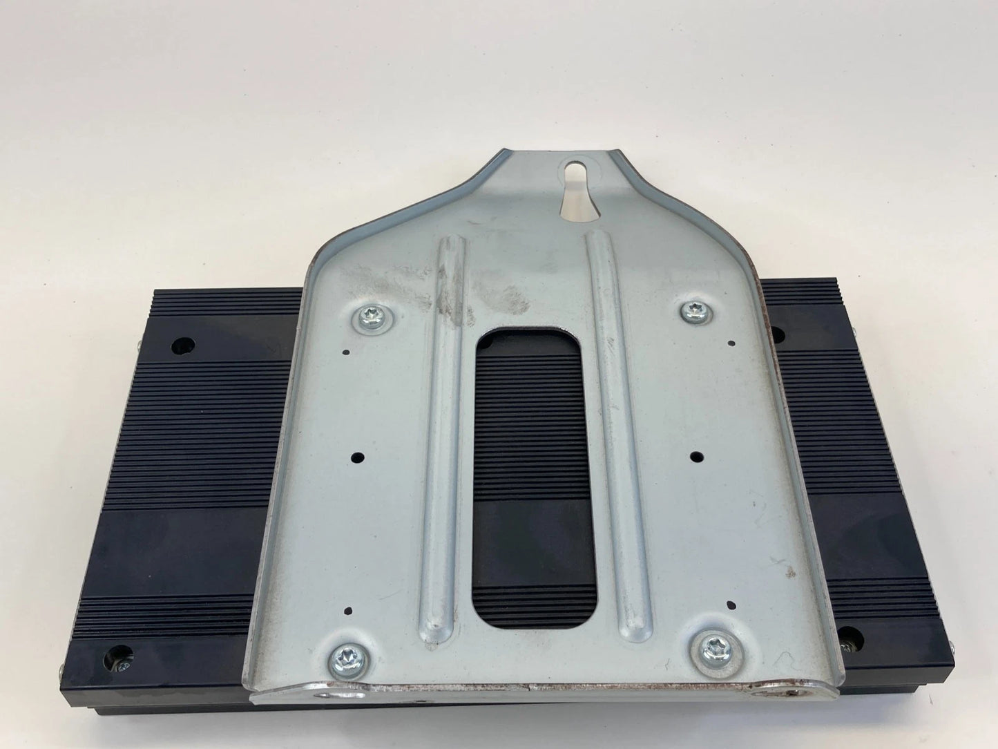 2011-2013 Dodge Durango Radio Audio Amplifier AMP Module 05064533AJ OEM