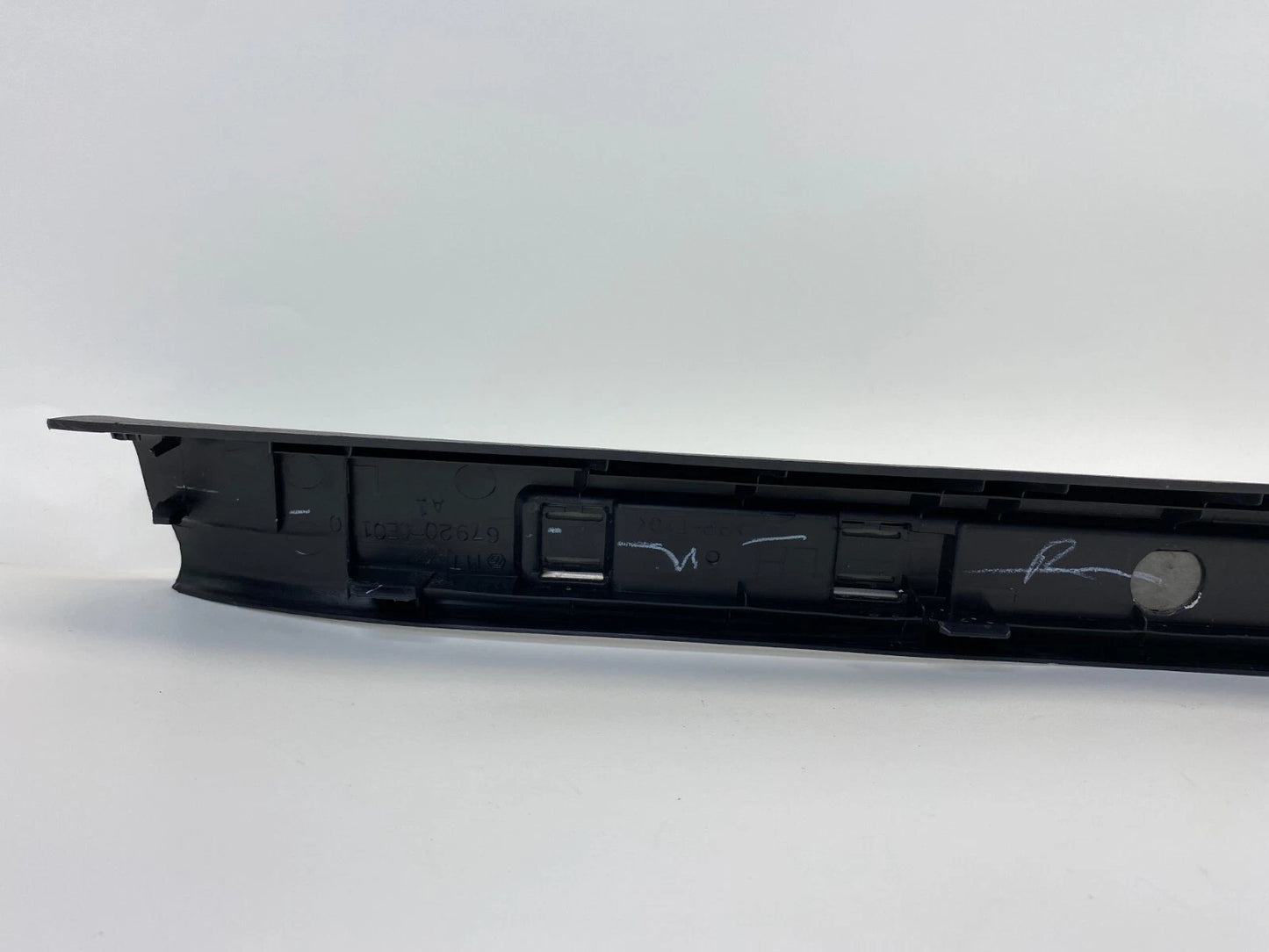 2004-2006 LEXUS RX330 FRONT LEFT DOOR SILL SCUFF PLATE TRIM COVER 679200E010 OEM