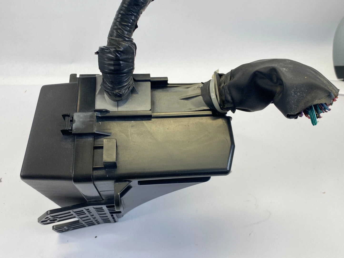 2010 SUBARU OUTBACK 2.5L H4 A/T ENGINE COMPARTMENT FUSE BOX RELAY JUNCTION BLOCK