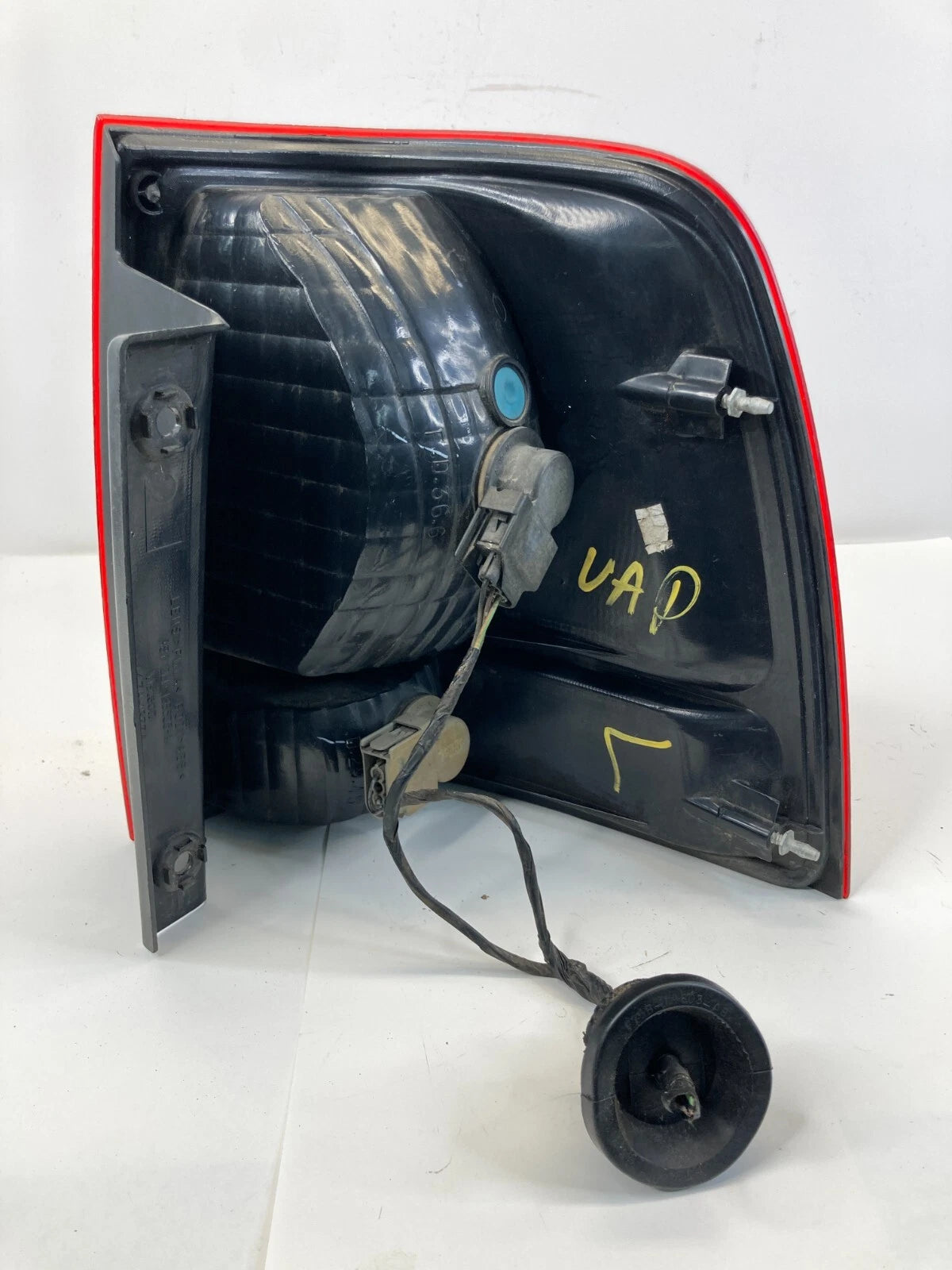 2003-2006 Ford Expedition Rear Left Side Taillight Tail Lamp Assy 2LIX-I3B505-A