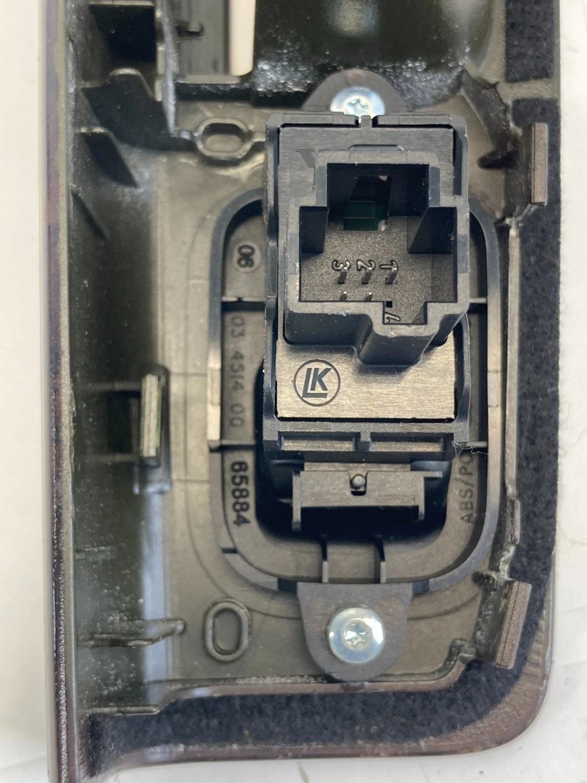 04-11 VOLVO S40 05-11 V50 FRONT RIGHT SIDE DOOR WINDOW SWITCH PULL POCKET OEM