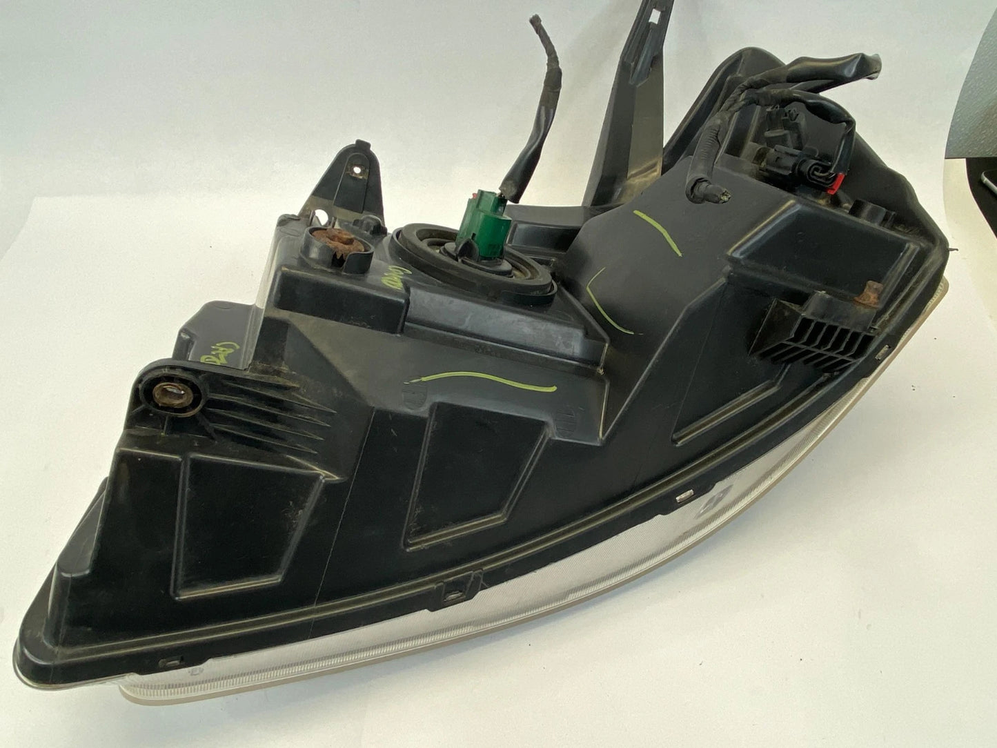 2006-2009 PONTIAC TORRENT HEADLIGHT LAMP HOUSING ASSEMBLY UNIT RIGHT OEM FACTORY