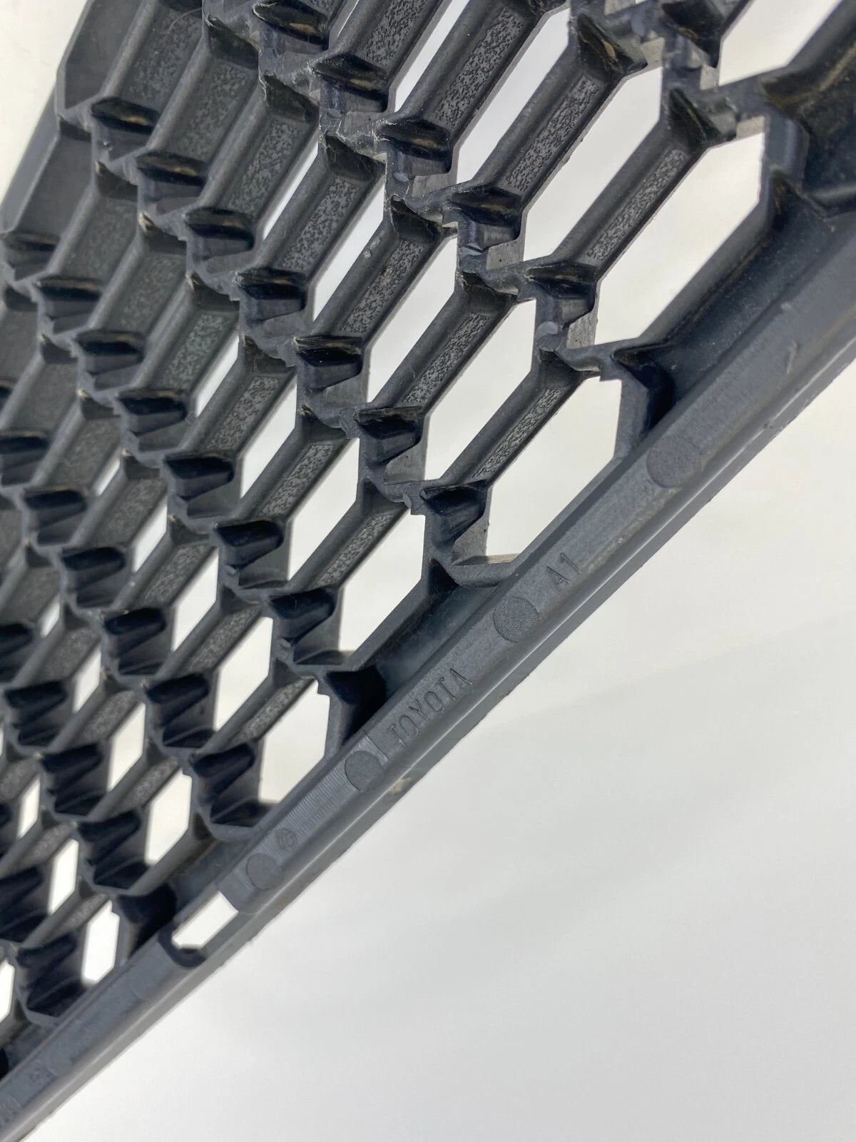 2005 2006 2007 SCION TC FRONT CENTER LOWER GRILL GRILLE INSERT TRIM 53112-21030