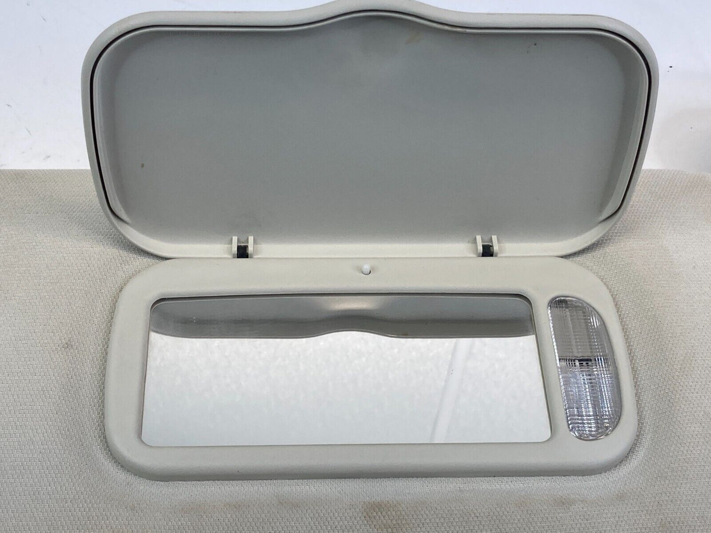 08-10 Chrysler Town & Country Right Passenger Side Sunvisor Sun Visor W/ Light