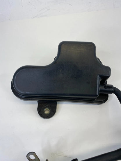 98-06 VOLKSWAGEN BEETLE VACUUM RESERVOIR TANK W/ SENSOR VALVE 06A-131-541 OEM