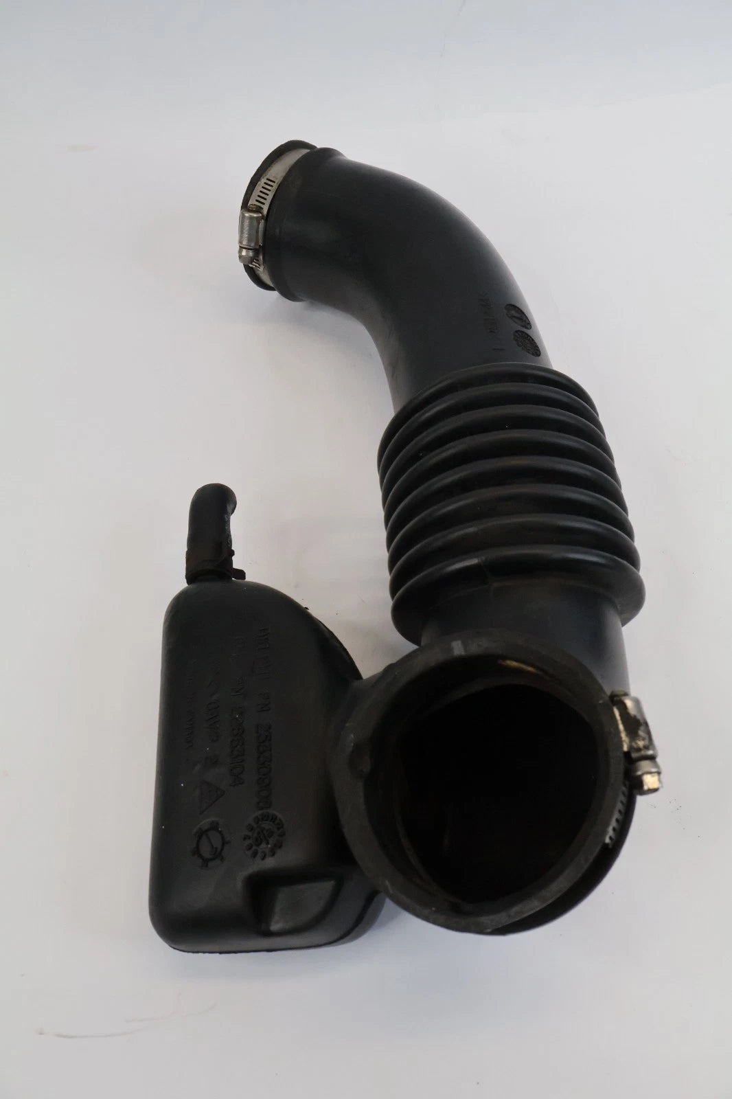 2004-2008 CHEVROLET MALIBU 2.2L AIR CLEANER OUTLET DUCT INTAKE HOSE OEM 22663104