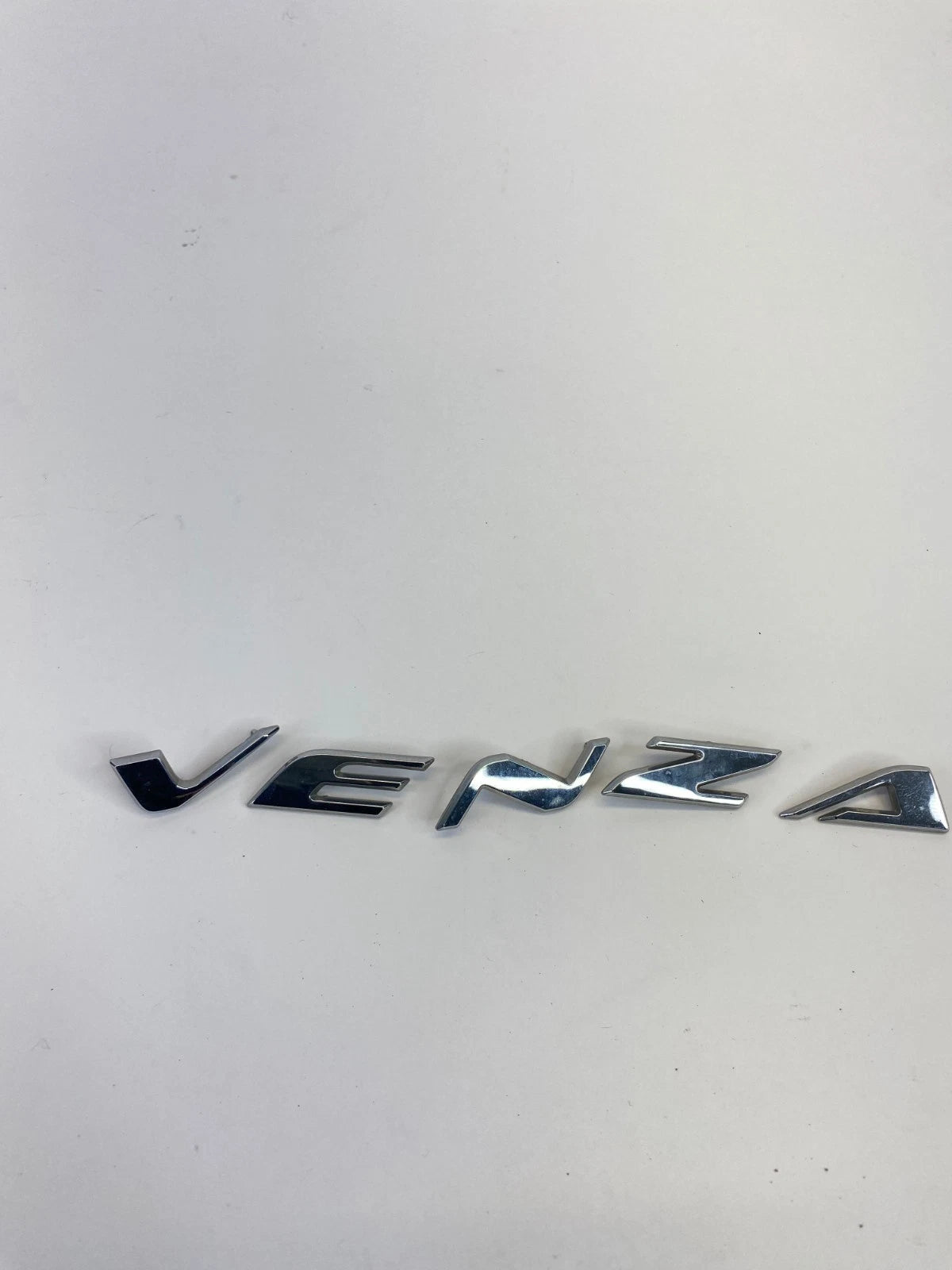 2009-2015 TOYOTA VENZA REAR LIFTGATE HATCH EMBLEM CENTER NAMEPLATE OEM FACTORY