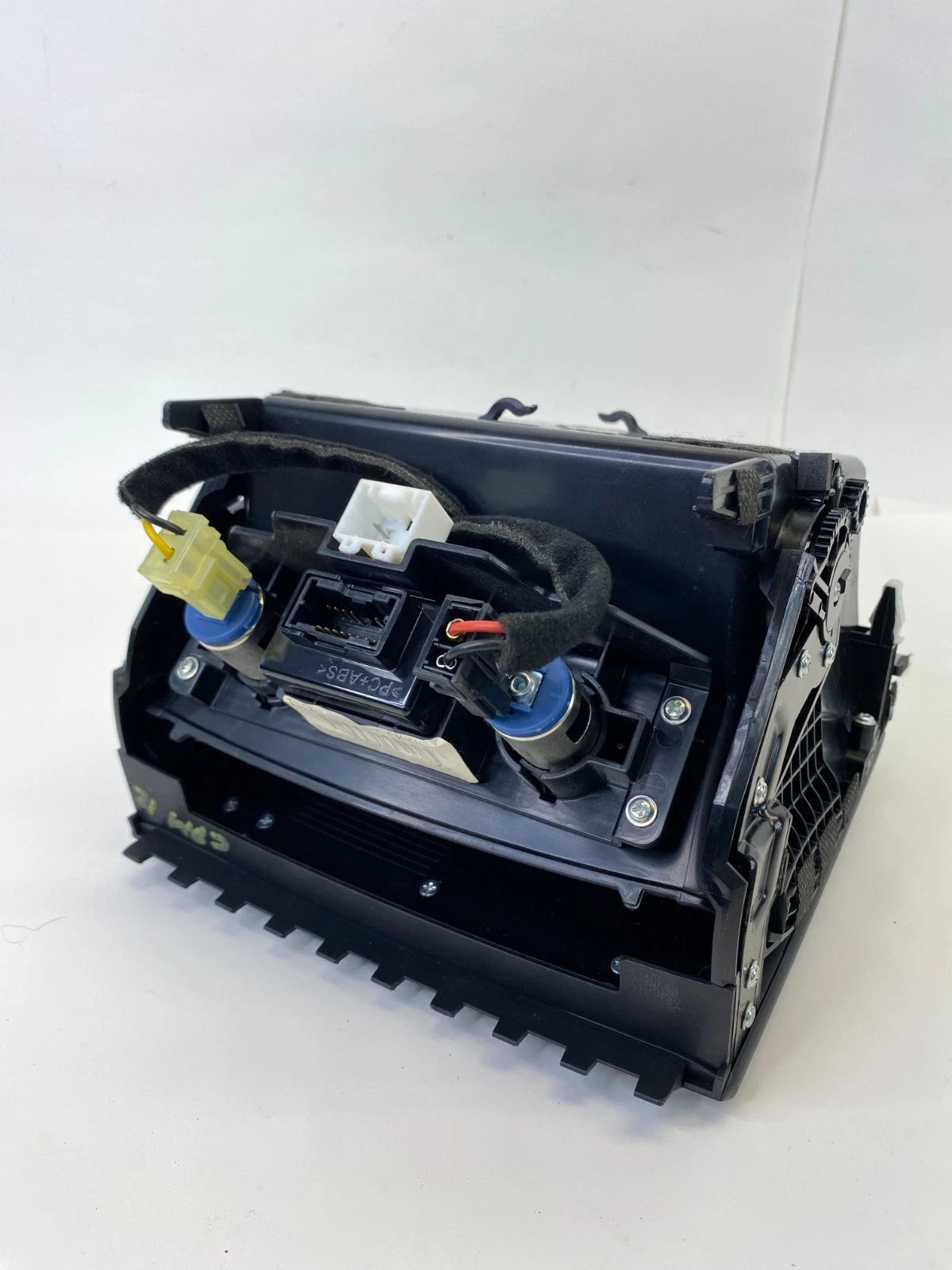 16 17 18 KIA SORENTO CENTER CONSOLE STORAGE TRIM TRAY W/ CHARGERS AUX & USB OEM