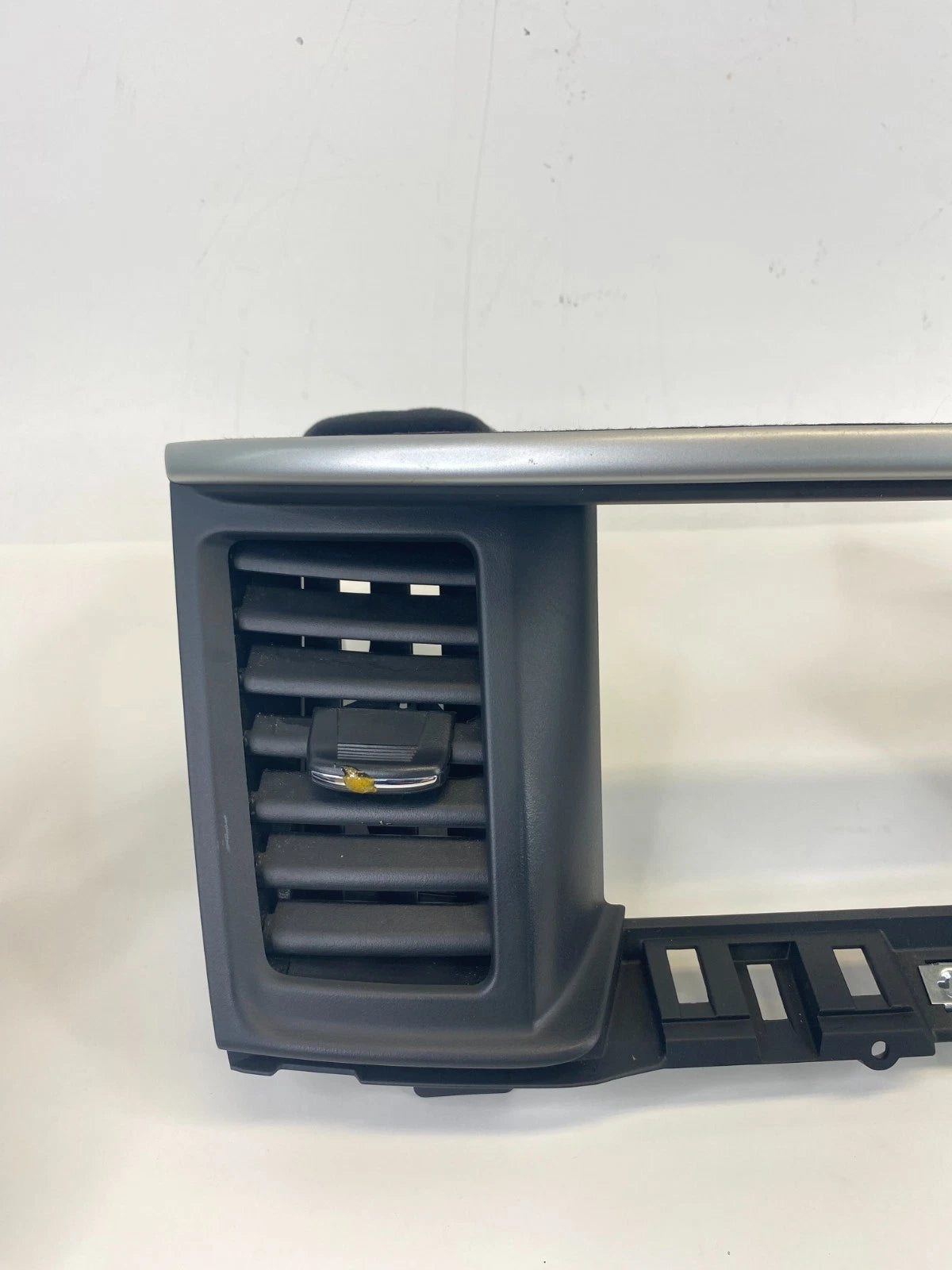 13-20 NISSAN PATHFINDER CENTER DASH RADIO BEZEL TRIM W/ AIR VENTS 682703KA0A OEM