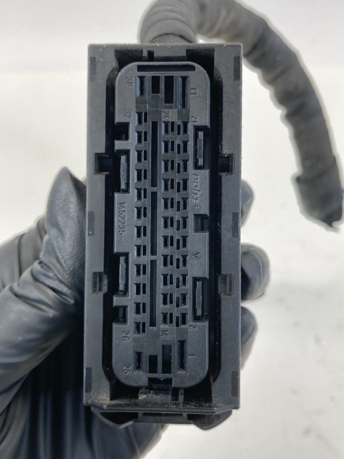 2006 2007 BMW 530xi 3.0L L6 AT ABS Anti Lock Brake Pump Connector Plug Relay OEM