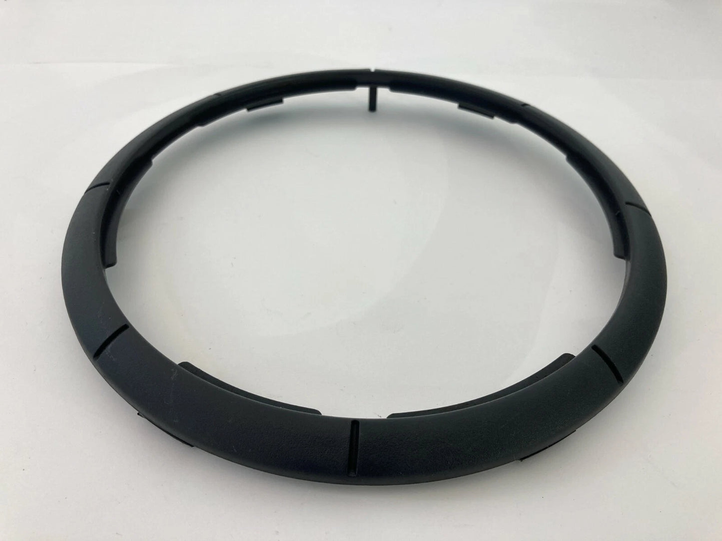 2003-2009 KIA SORENTO FRONT RH PASSENGER DOOR SPEAKER COVER TRIM OEM 823113E000