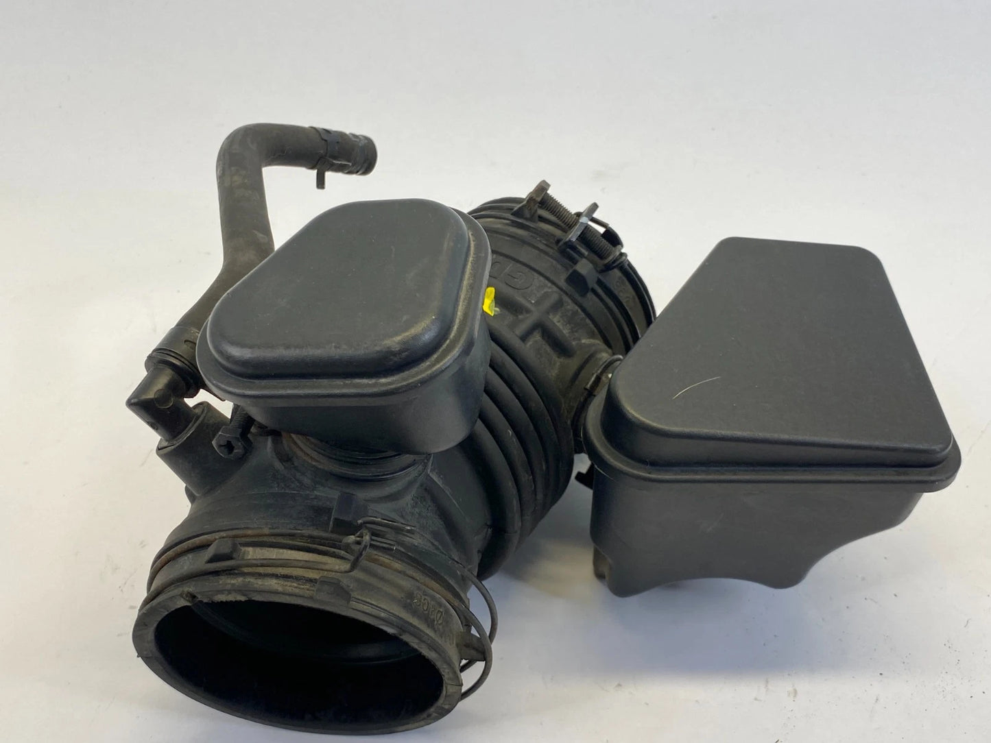 2015-2020 KIA SORENTO 3.3L AIR INTAKE HOSE DUCT RESONATOR ASSY OEM 28192-2W100