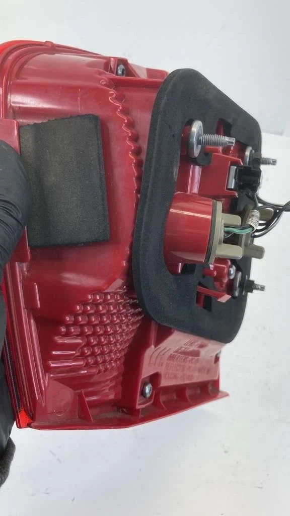 2013-2015 CHEVROLET MALIBU REAR LEFT DRIVER INNER TAIL LIGHT LAMP HALOGEN OEM