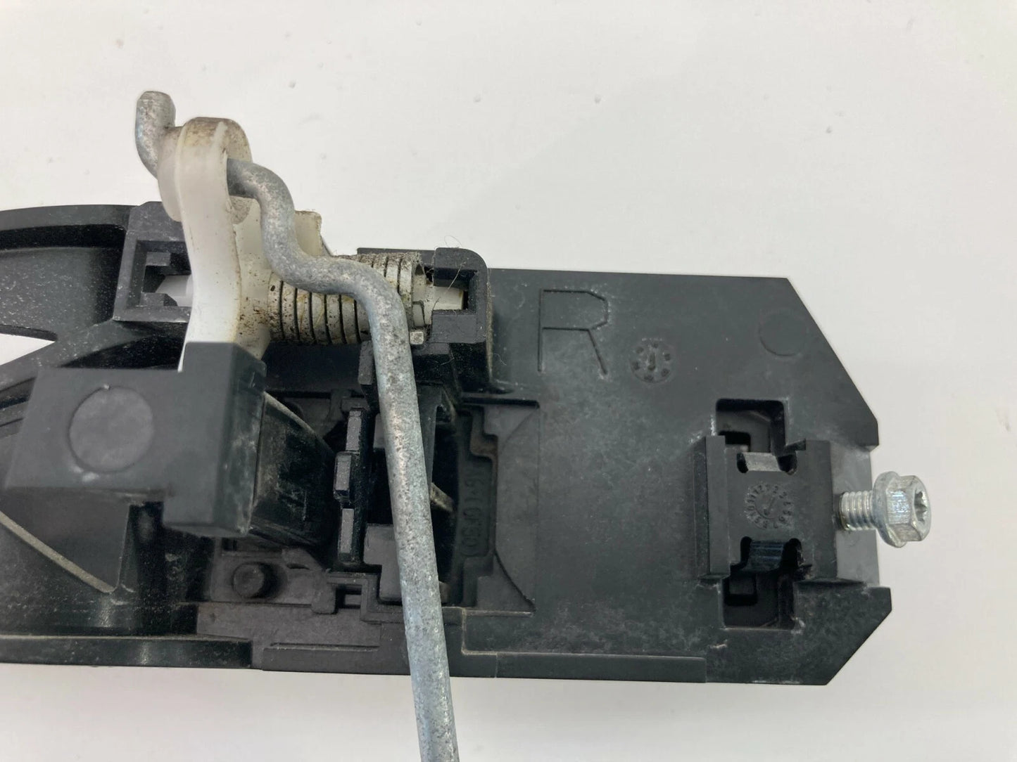 2007-2009 SATURN AURA FRONT RIGHT PASSENGER SIDE EXTERIOR DOOR HANDLE ASSEMBLY