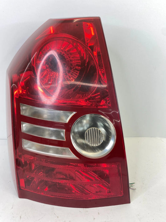 2008-2010 CHRYSLER 300 REAR LEFT DRIVER TAILLIGHT TAIL LAMP ASSY CS286-B000L OEM