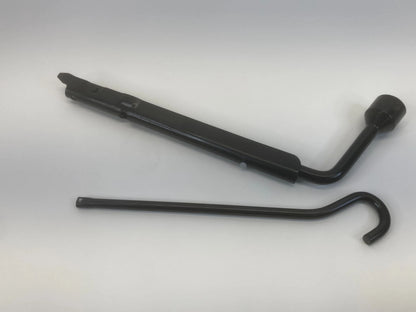 10-17 CHEVROLET EQUINOX SPARE TIRE JACK AND LUG WRENCH TOOL KIT SET 13590429 OEM