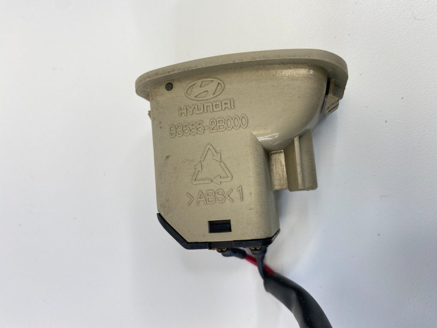 07 08 09 Hyundai Santa Fe Fuel Gas Door Release Opener Switch 93555-2B000 OEM