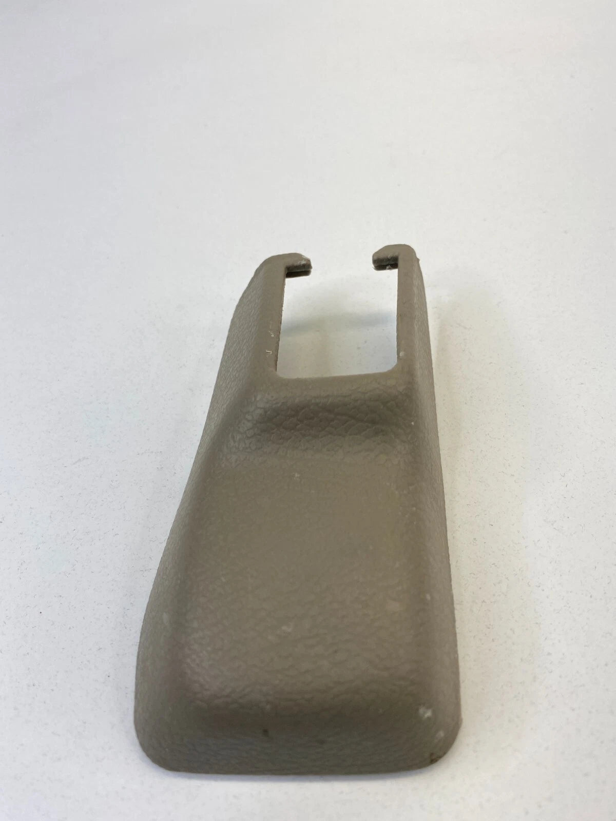 2000-2004 SUBARU OUTBACK FRONT LEFT SEAT TRACK RAIL END CAP COVER 64280AA061 OEM
