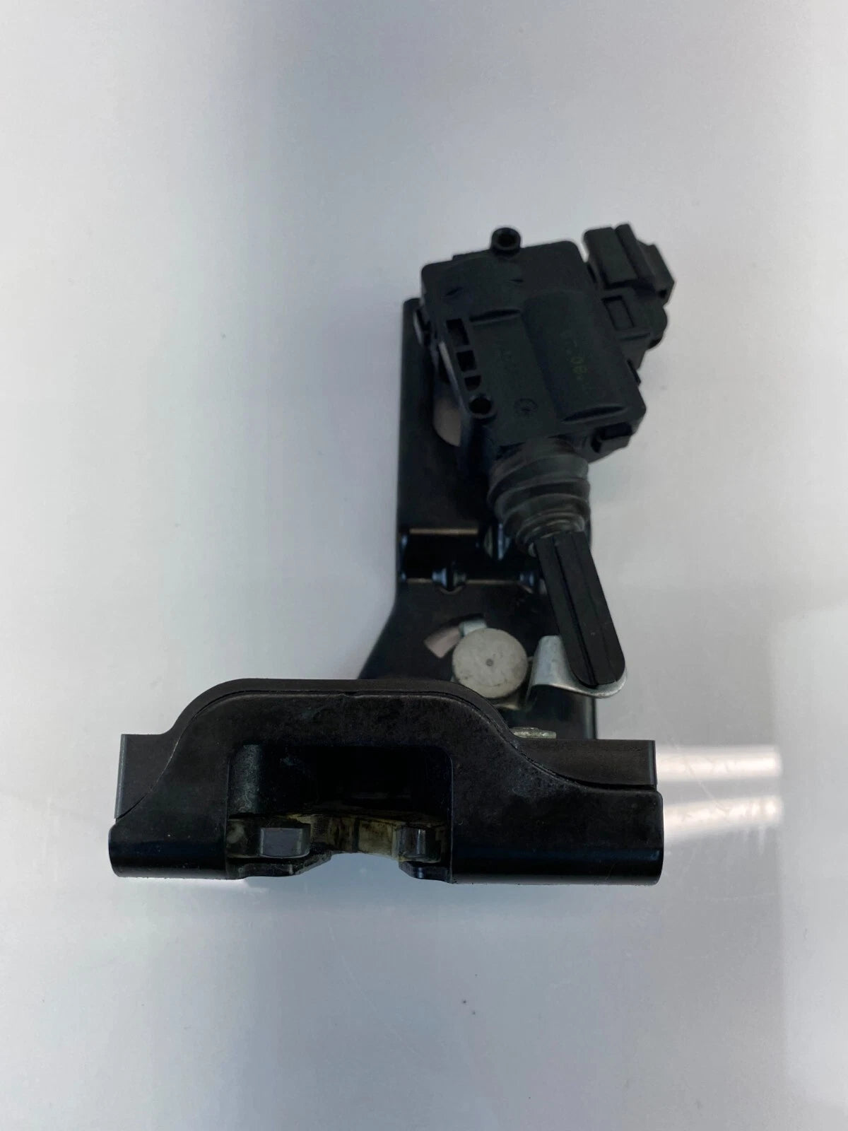 08-12 FORD ESCAPE REAR TRUNK LID LOCK LATCH ACTUATOR RELEASE 8L84-7843102-AG OEM