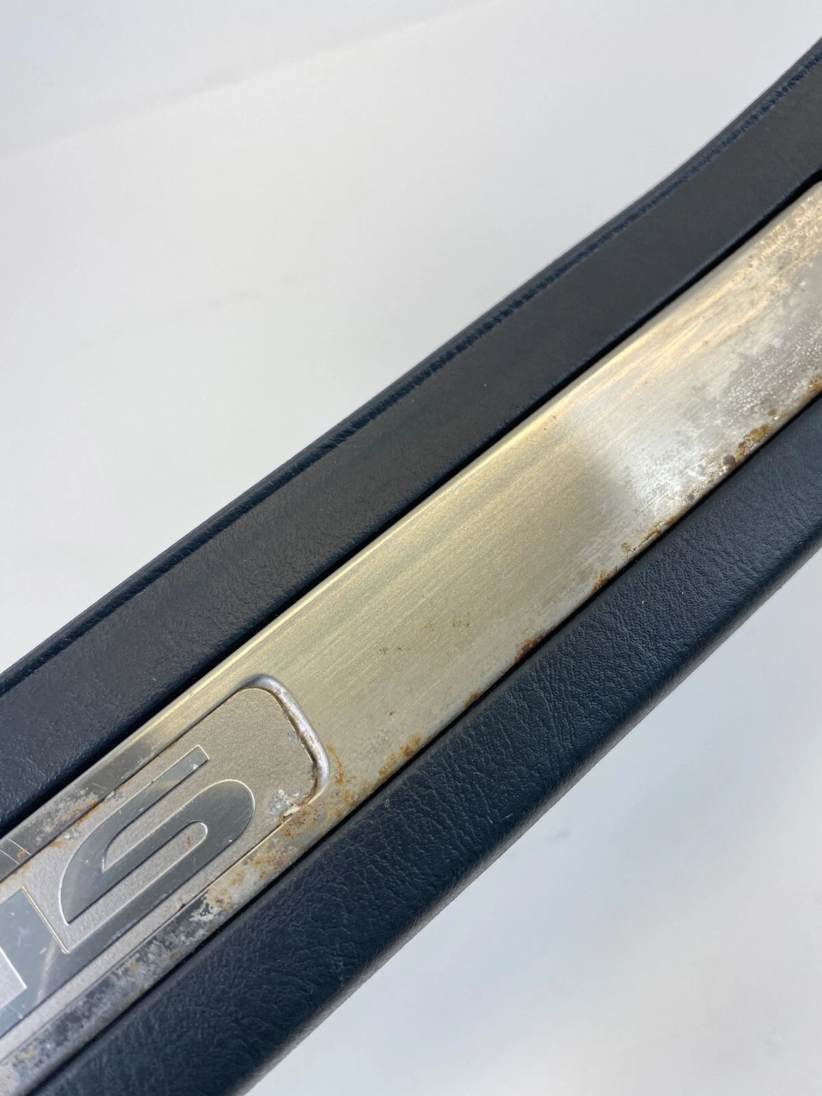 98-05 LEXUS GS300 REAR RIGHT SIDE DOOR SILL SCUFF STRIP PLATE 67915-30090 OEM