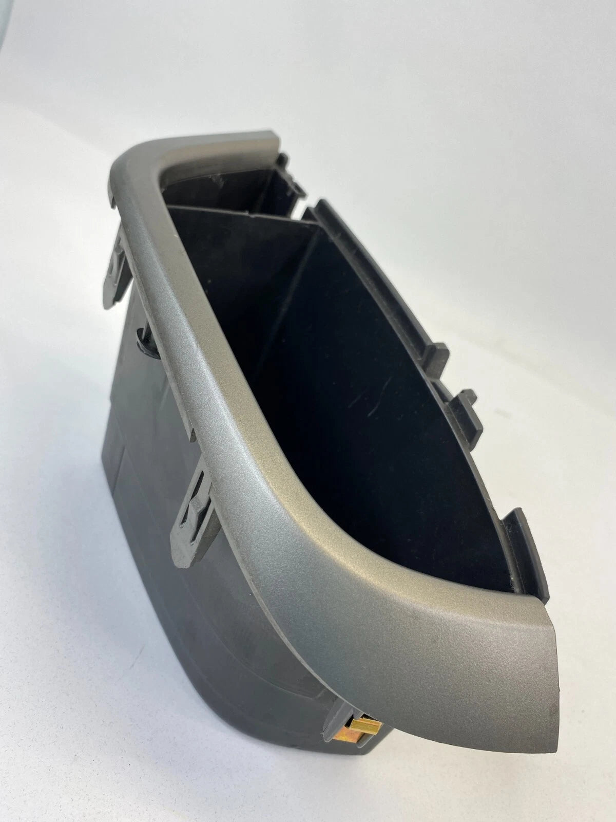 12-16 CHEVROLET SONIC FRONT RIGHT SIDE SEAT STORAGE COMPARTMENT UNDER 95952557