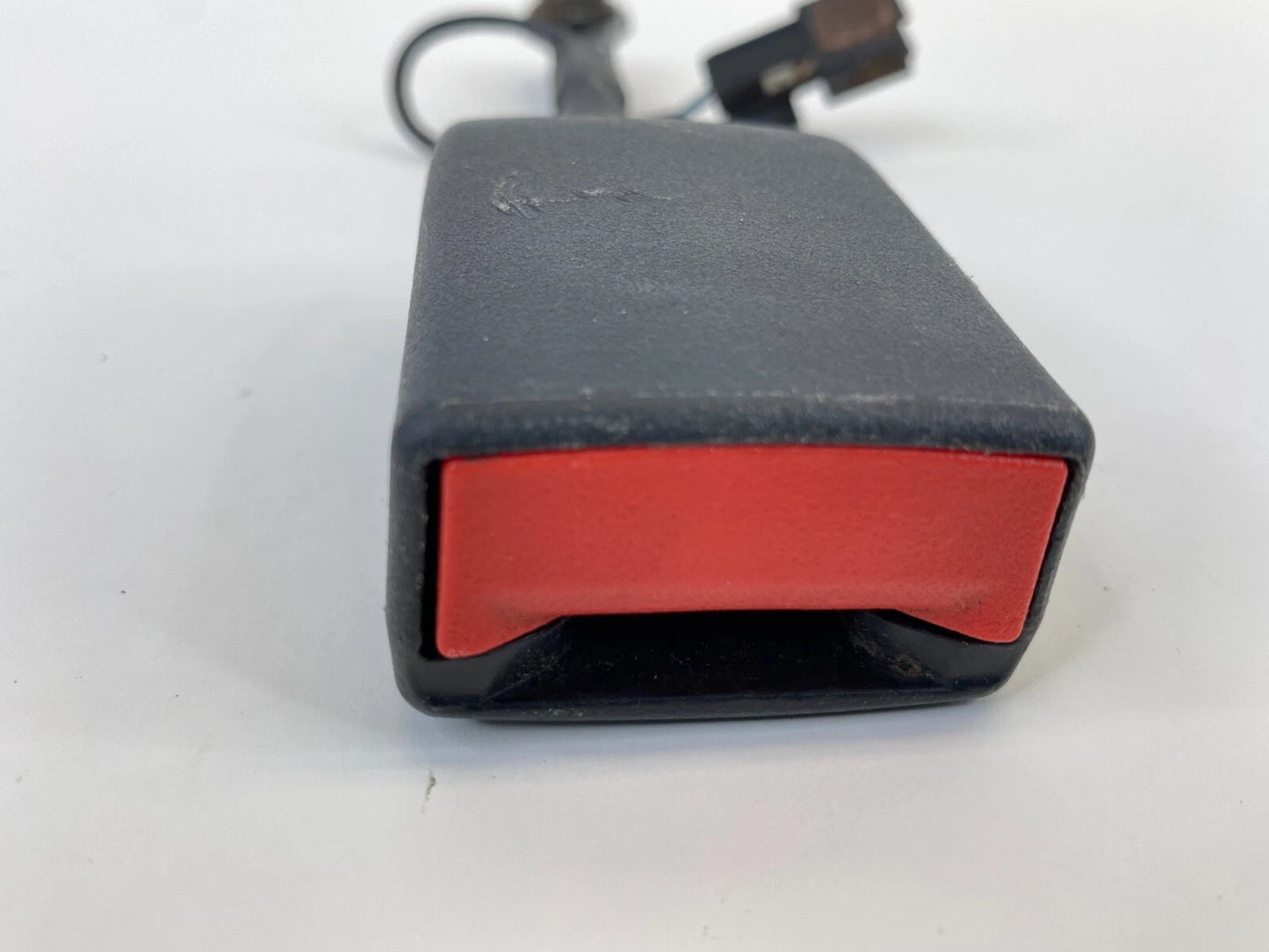 2011 BUICK REGAL FRONT RIGHT RH PASSENGER SEAT BELT BUCKLE RECEIVER OEM 13327470