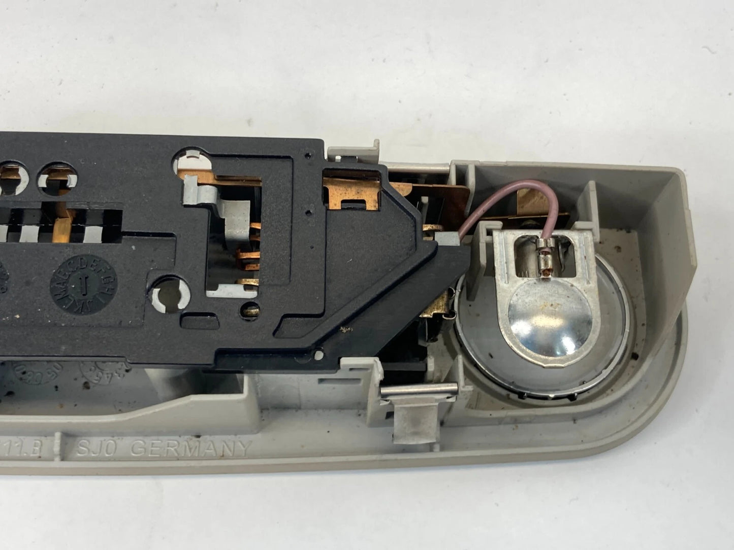 07 08 09 10 11 AUDI S6 A6 QUATTRO REAR DOME MAP LIGHT LAMP 4L0-947-111-B OEM