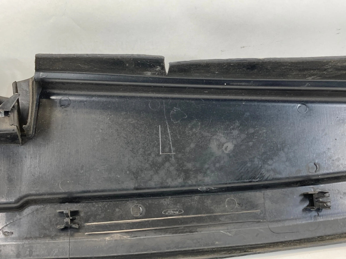 2011-2019 FORD EXPLORER FRONT LEFT FENDER UPPER LEDGE TRIM LEDGE COVER BRACKET