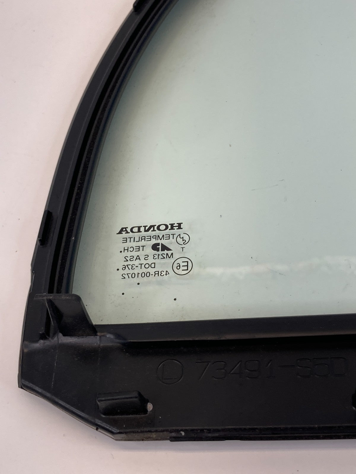 2001-2005 Honda Civic Sedan Rear Left Door Quarter Vent Window Glass 73491-S5D