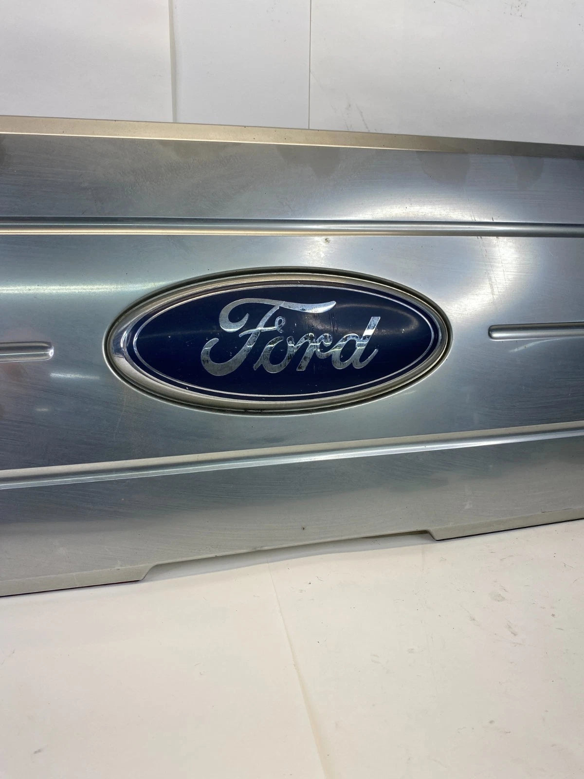 2009-2012 FORD FLEX TRUNK LID HATCH MOLDING TRIM PANEL 8A83-74402A30 OEM