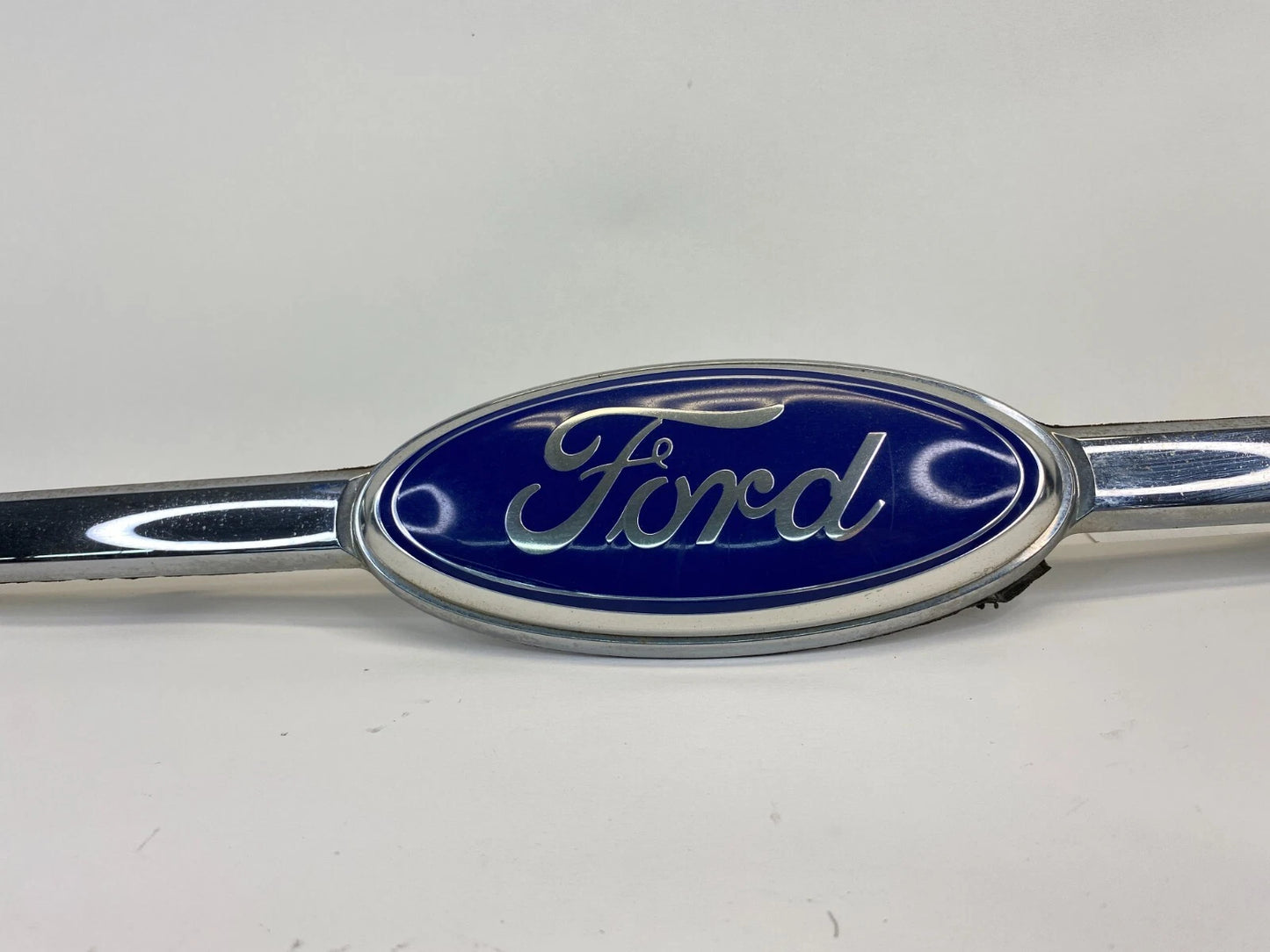 2010-2012 FORD TAURUS TRUNK LID APPLIQUE MOLDING CHROME BEZEL PANEL & EMBLEM OEM