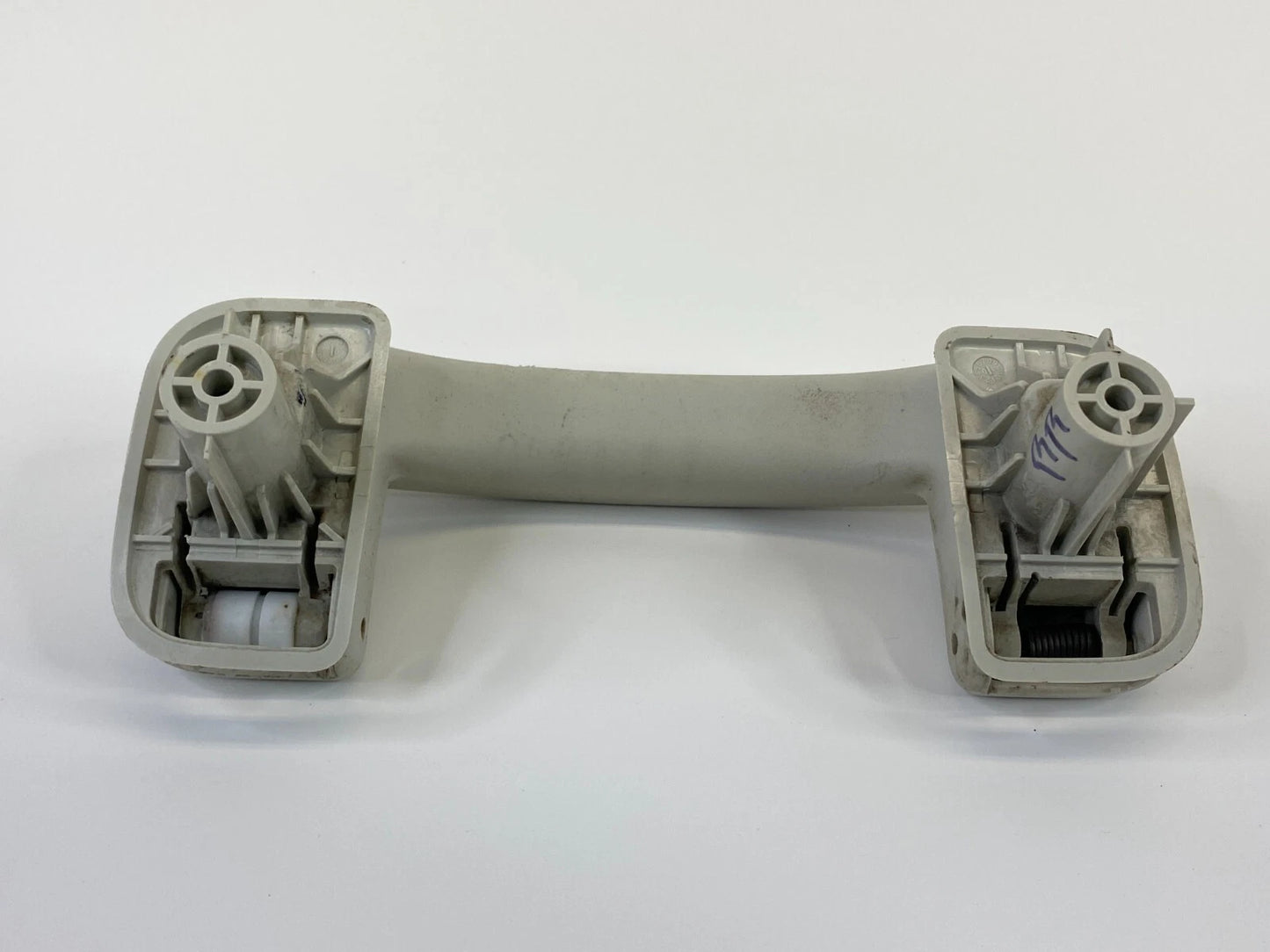 2009-2014 VOLKSWAGEN ROUTAN REAR RIGHT SIDE INNER ROOF GRAB GRIP HANDLE OEM